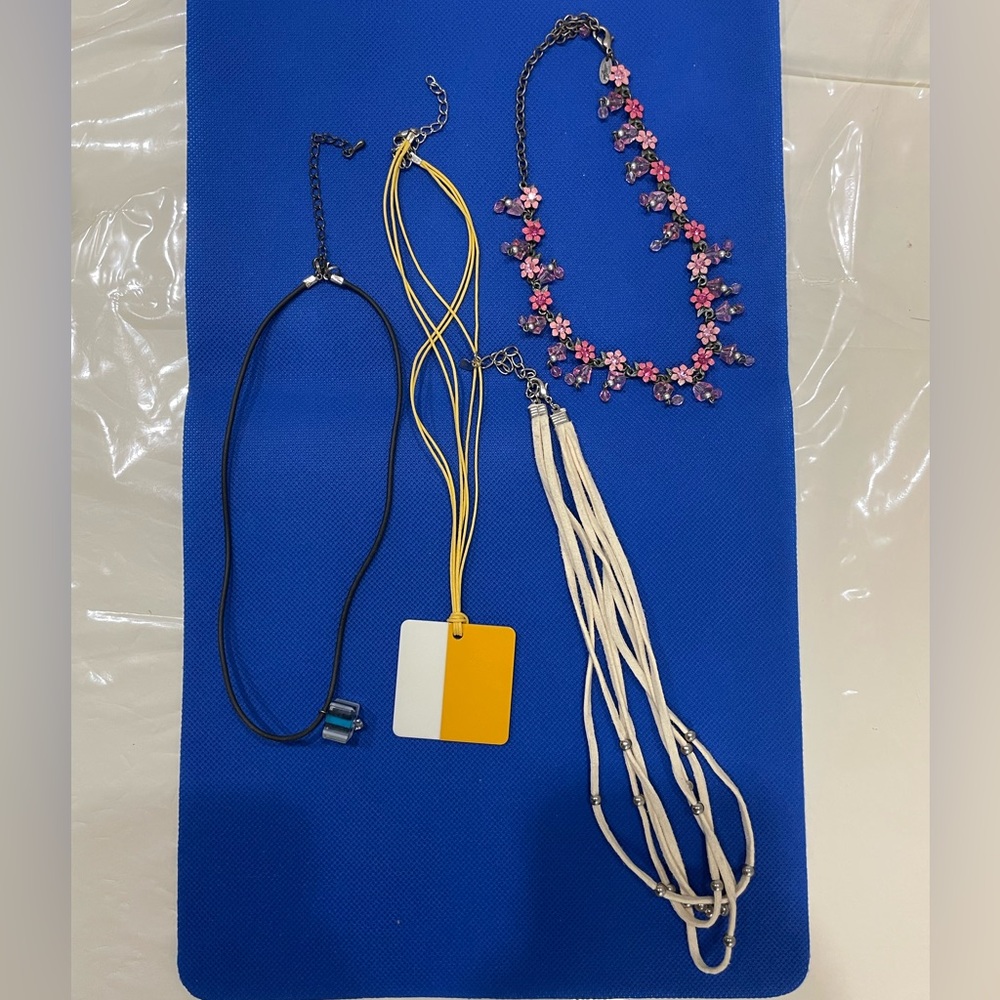 4 ladies necklaces